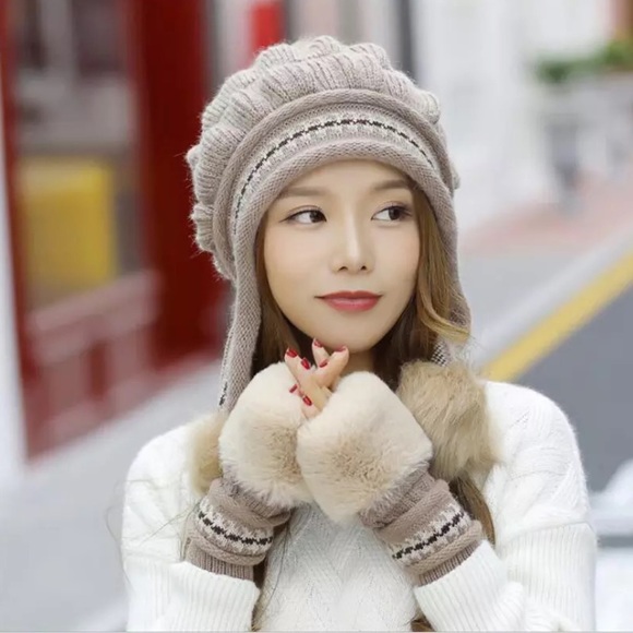 Chic Khaki Fleece Lined Beanie with Fur Pom Poms & Fingerless Gloves - Picture 4 of 16